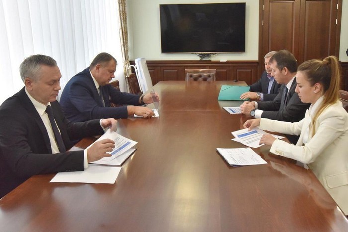 Губернатор Андрей Травников провел рабочую встречу с председателем совета директоров УК «Сибантрацит» Катериной Босов