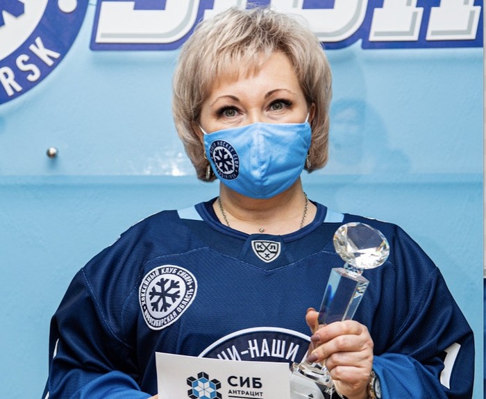 «Сибантрацит» и ХК «Сибирь» наградили лучшего медицинского работника января