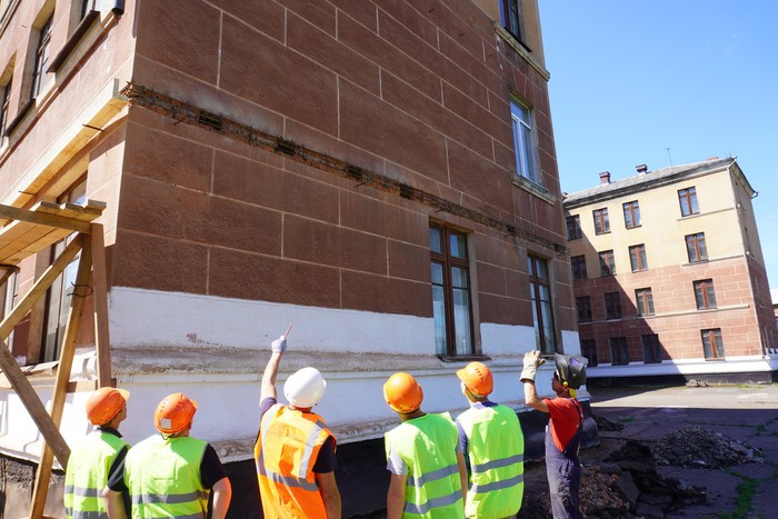При поддержке «Разреза Кийзасского» в Мысках начался ремонт двух школ