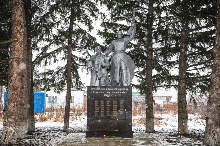 «Сибантрацит» отреставрировал монумент воинам Великой Отечественной войны в селе Елбаши