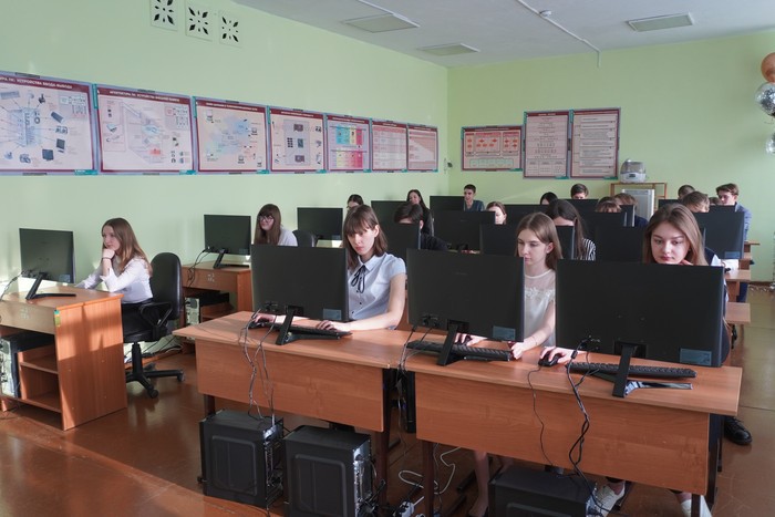 «Сибантрацит» начал масштабную программу компьютеризации региональных школ